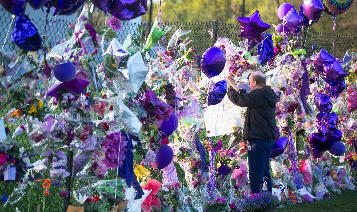 A music fan visits a memorial created outside Paisley Park, the home and studio of Prince, on April 23, 2016 in Chanhassen, Minnesota. Prince, 57, was pronounced dead shortly after being found unresponsive in an elevator April 21 at Paisley Park. 