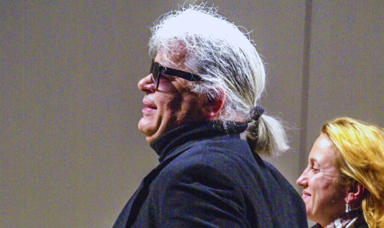 Gettyimages - 2155403879, Fendi - Runway - Ready To Wear Fall/Winter 2000-2001 MILAN, ITALY - MARCH: Fashion designers Karl Lagerfeld and Silvia Venturini Fendi walk the runway at the Fendi Ready to Wear Fall/Winter 2000-2001 fashion show during the Milan Fashion Week in March, 2000 in Milan, Italy.