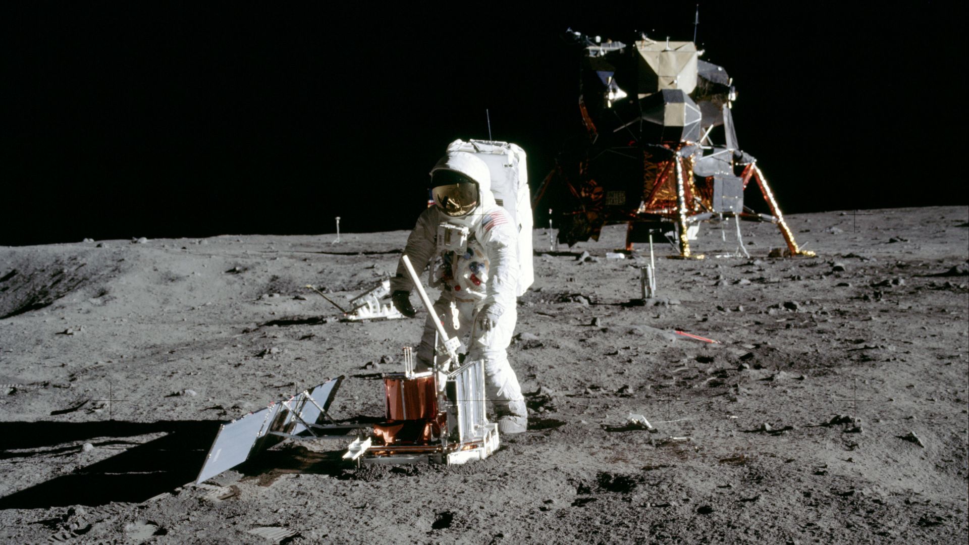File:AS11-40-5947 - Apollo 11 - Apollo 11 Mission image - Astronaut Edwin Aldrin deploys the PSEP - NARA - 16685274.jpg