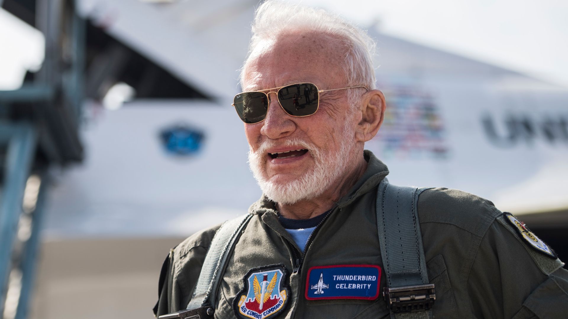 File:Thunderbirds fly Buzz Aldrin 170402-F-TT327-219.jpg