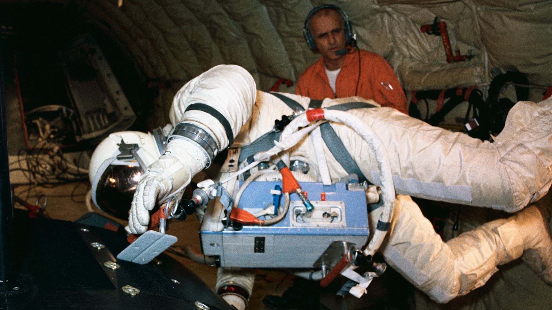 File:Astronaut Edwin Aldrin practices work task aboard KC-135 (s66-57353).jpg