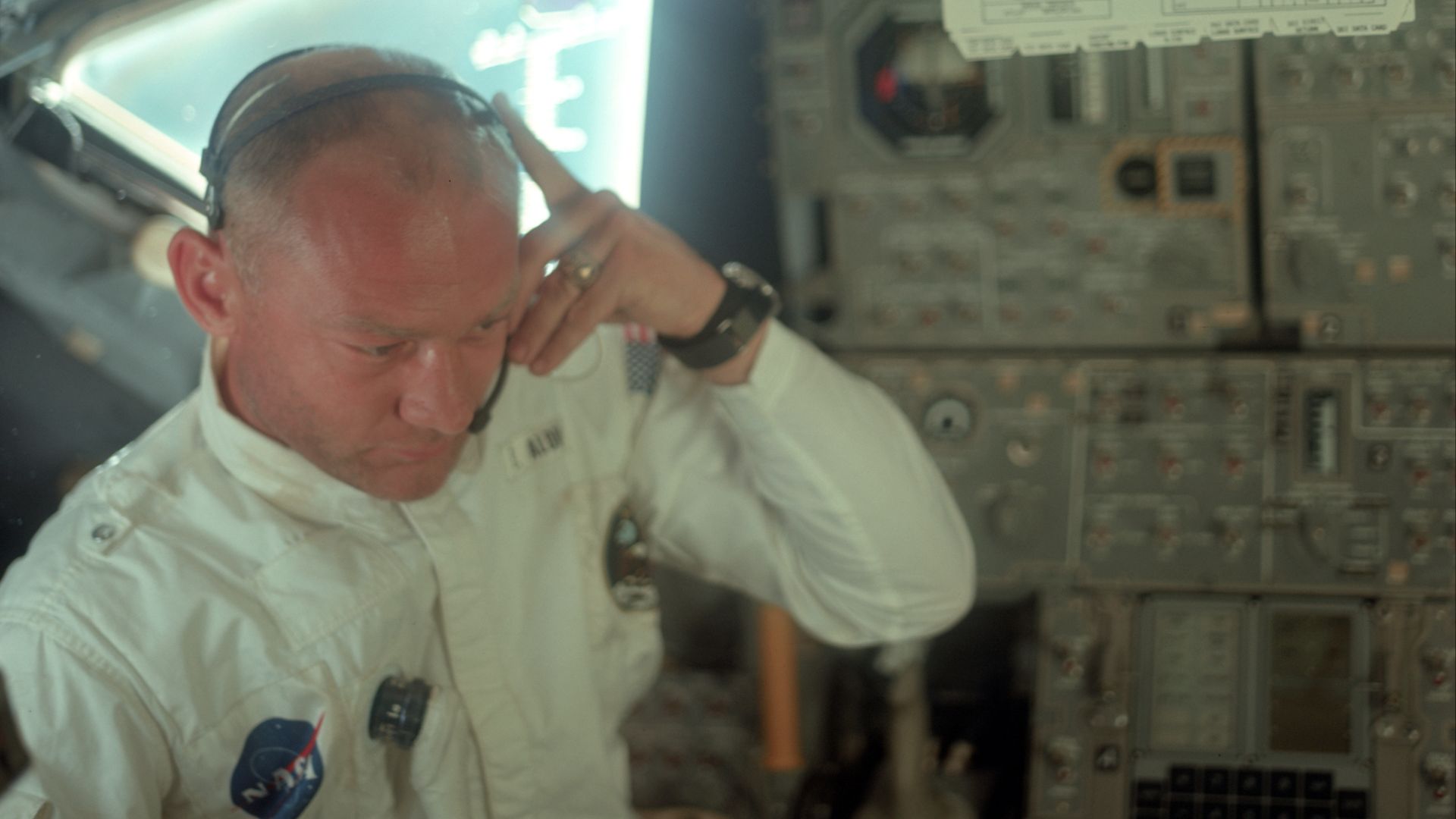 File:AS11-36-5391 (21710608621).jpg