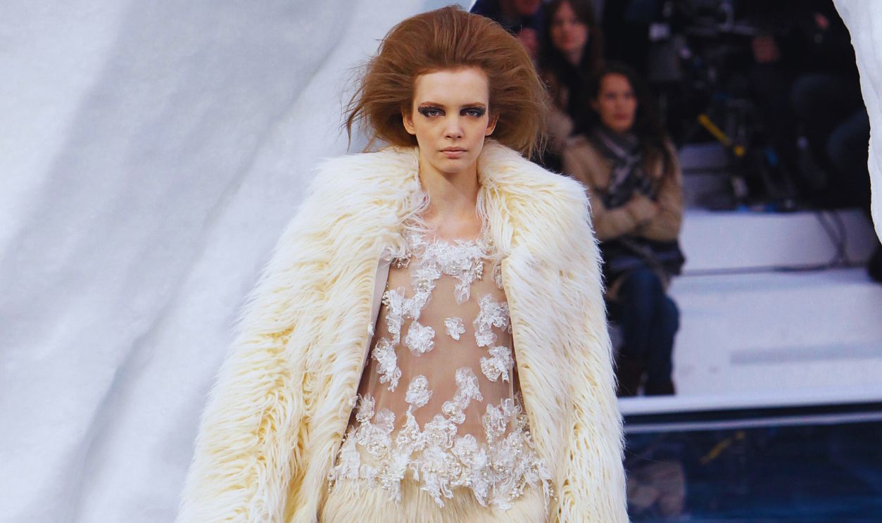 Gettyimages - 97660622, A models presents a creation by German d A models presents a creation by German designer Karl Lagerfeld for Chanel during the autumn-winter 2010/2011 ready-to-wear collection show on March 9, 2010 in Paris. 