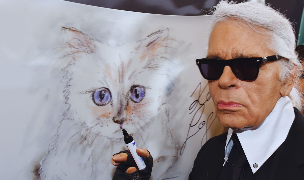 Gettyimages - 1125794261, Karl Lagerfeld died FILED - 03 February 2015, Berlin: The fashion designer Karl Lagerfeld stands at the vernissage 