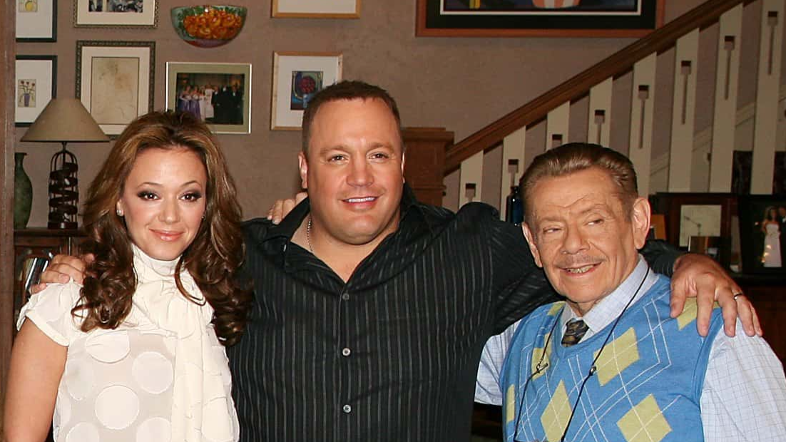 CULVER CITY, CA - JANUARY 25: (L-R) Actors Patton Oswalt, Victor Williams, Gary Valentine, Leah Remini, Kevin James and Jerry Stiller attend the 