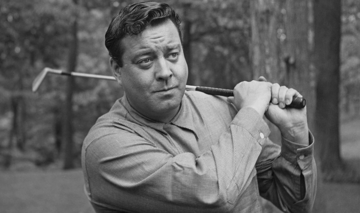 American actor and comedian Jackie Gleason (1916 - 1987) playing golf, circa 1955.