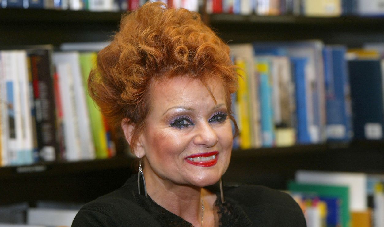  Tammy Faye Messner poses at a book signing party for her new book on September 16, 2003 in Los Angeles, California. Tammy Faye's newly released book is called 