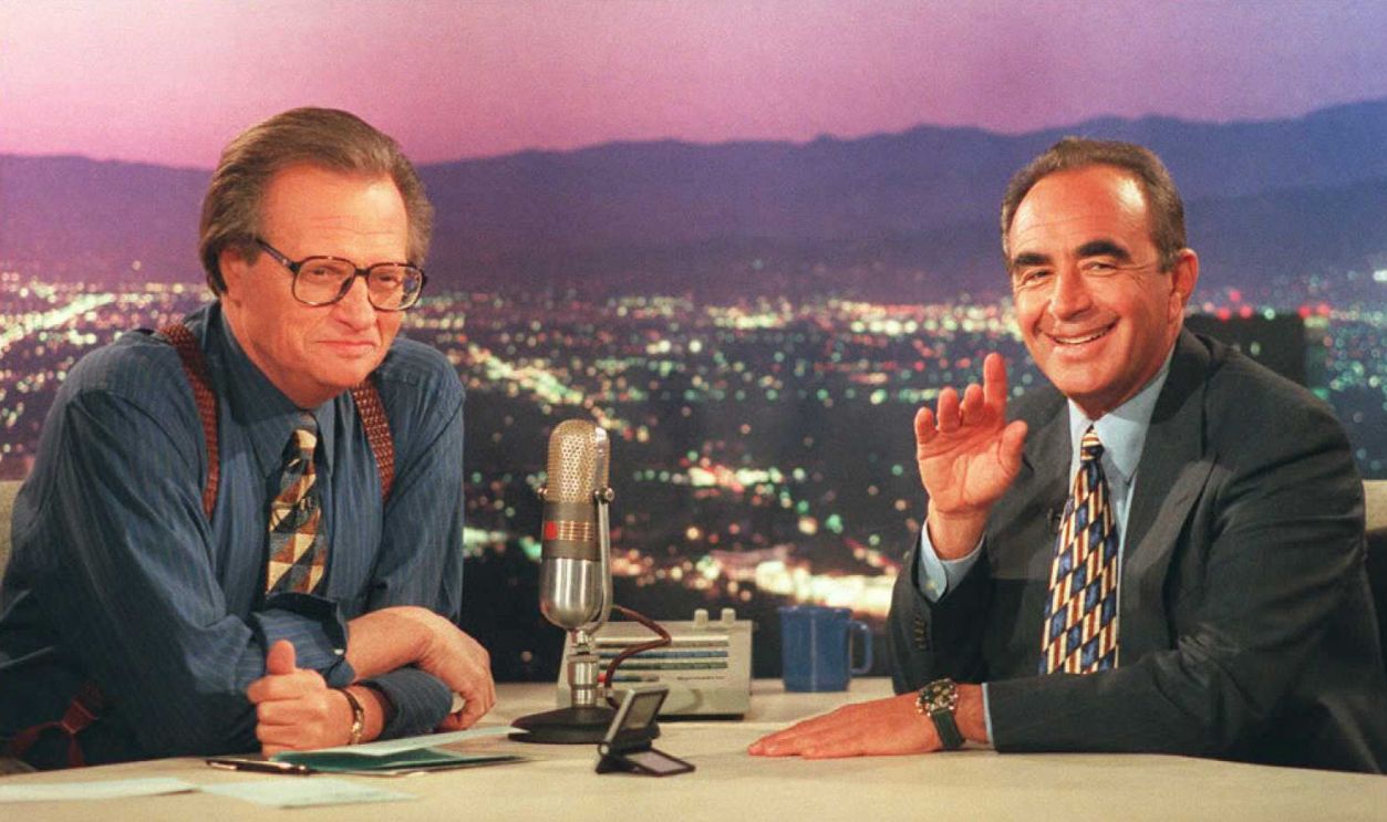Robert Shapiro (R) who represented O.J. Simpson during the recent murder trial talks with Larry King (L) on CNN's Larry King Live in Hollywood 05 October. Shapiro talked about the trial, the other Simpson defense attorneys and about O.J. Simpson.