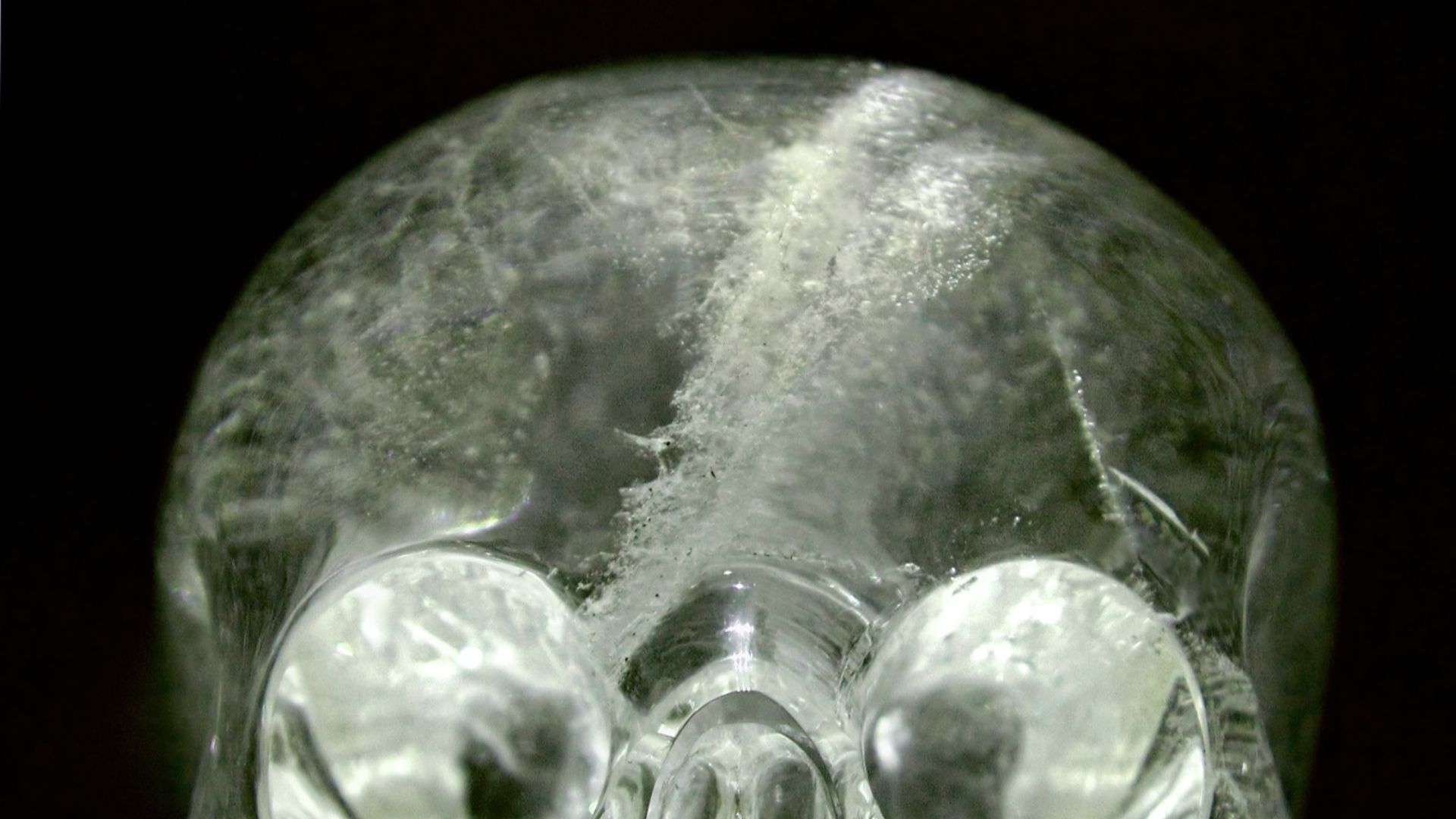 File:Crystal skull british museum random9834672.jpg