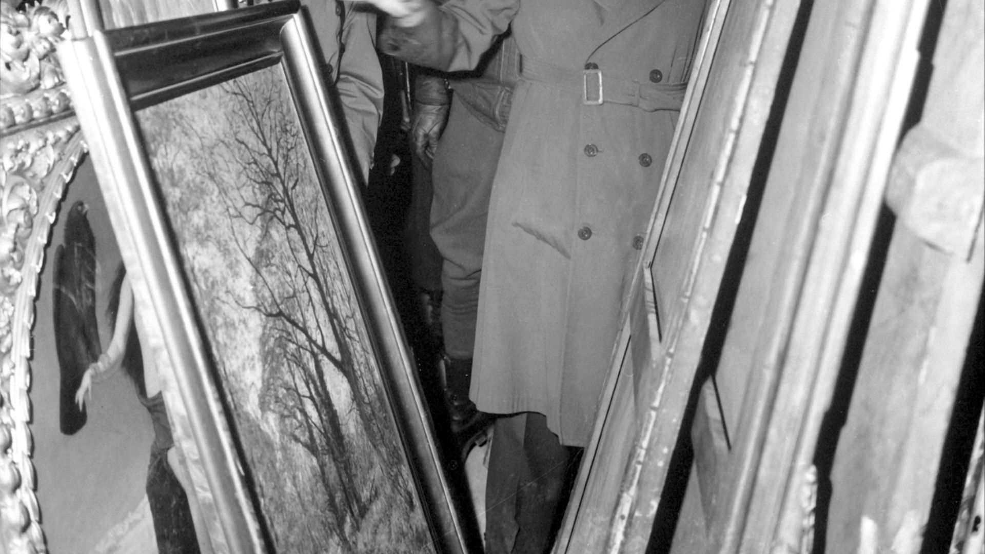 File:Eisenhower, Bradley and Patton inspect looted art HD-SN-99-02758.JPEG