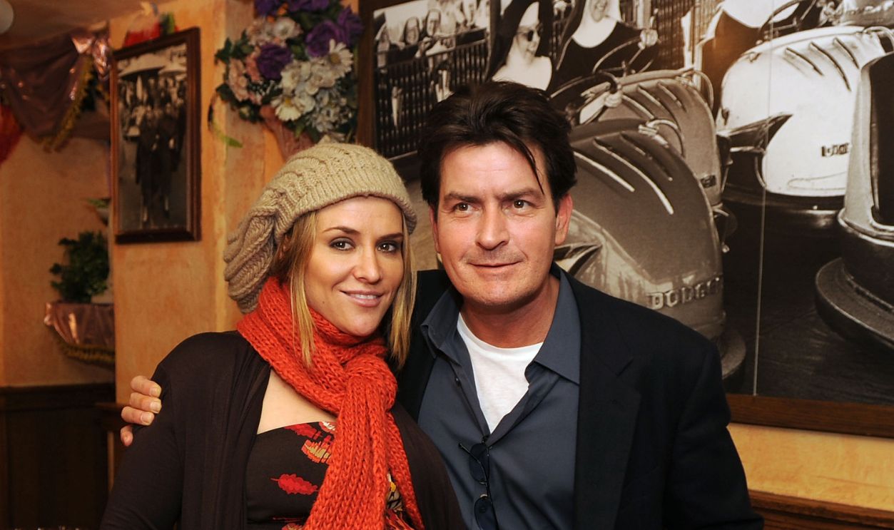 Actor Charlie Sheen (R) and his wife Brooke Mueller celebrate the opening of Buca di Beppo restaurant on January 28, 2009 in Universal City, California. 