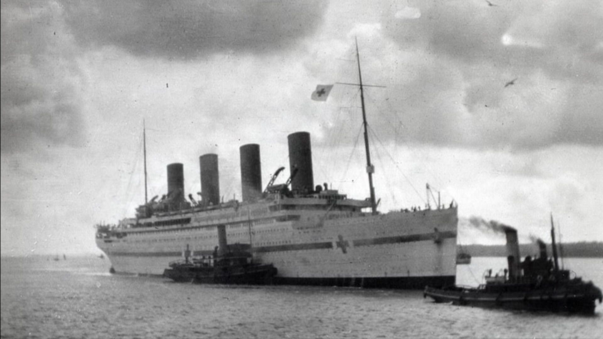 File:Hmhs britannic on the way to the great britain.jpg