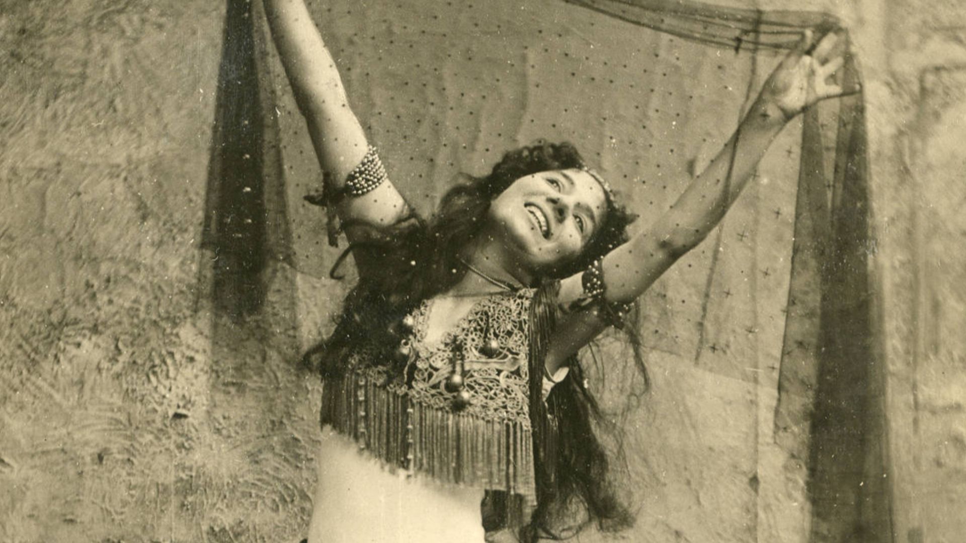 File:Dancer Little Egypt (SAYRE 23388).jpg