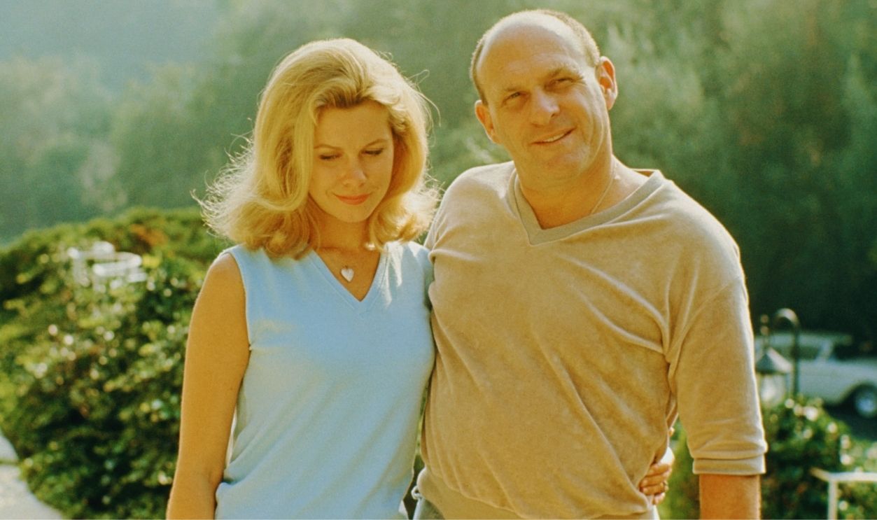 Gettyimages - 883332146, Elizabeth Montgomery And Bill Asher At Home BEVERLY HILLS, CA - 1966: Actress Elizabeth Montgomery (1933-1995) and her husband producer and director William Asher (1921-2012) pose for a portrait at home circa 1966 in Beverly Hills, California.