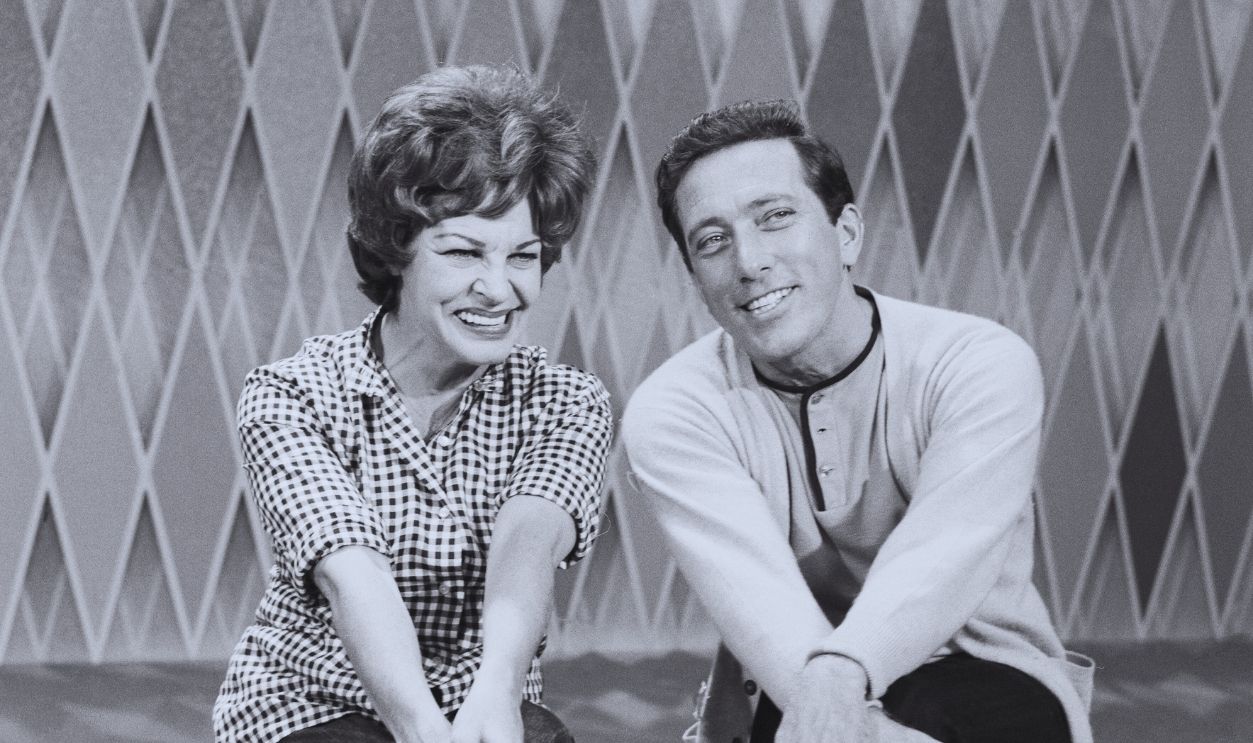 Gettyimages - 515032308, Martha Raye and Andy Williams Guest starring with Andy Williams is perfomer Martha Raye on the Andy Williams Show, October 18, 1960.