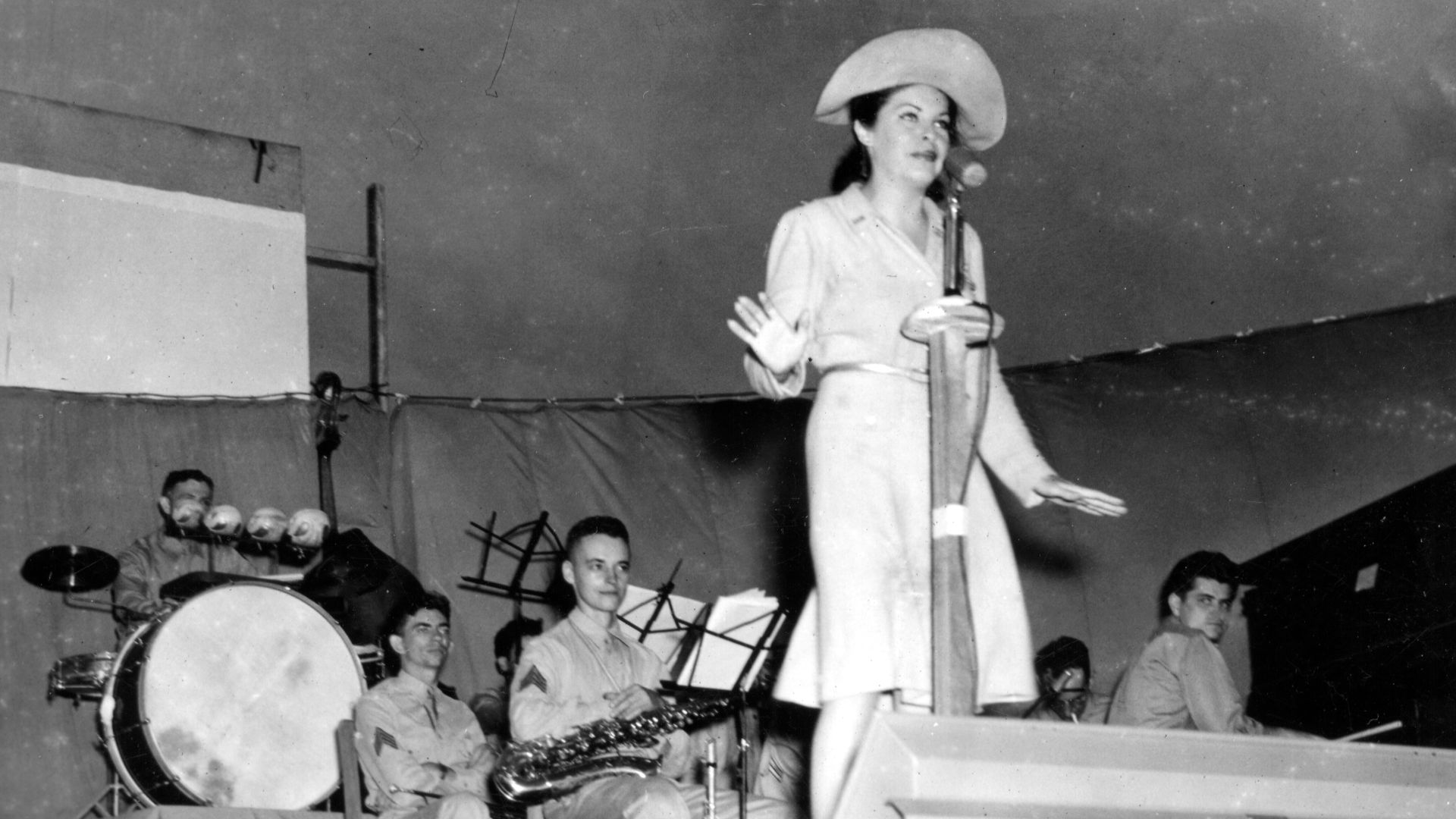 File:Martha Raye entertaining troops during WW II.jpg