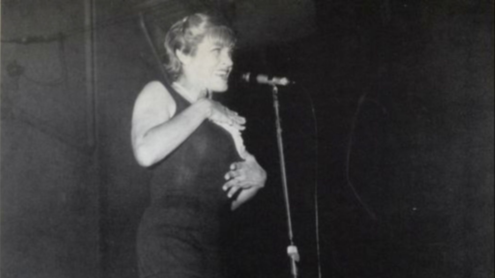 File:Martha Raye performs aboard USS Hancock (CVA-19), circa in 1966.jpg