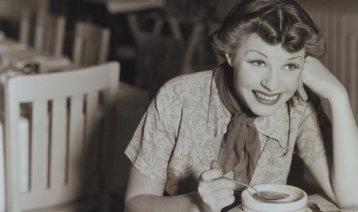 Gettyimages - 526885400, Actress Martha Raye Eating Soup 
