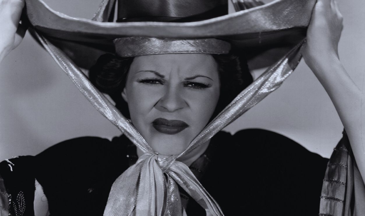 Gettyimages - 3309455, Comic Frustration circa 1949: Martha Raye (1916 - 1994), the stage name of Maggie O'Reed, the American comedienne and vocalist who made a number of films in the 40's.