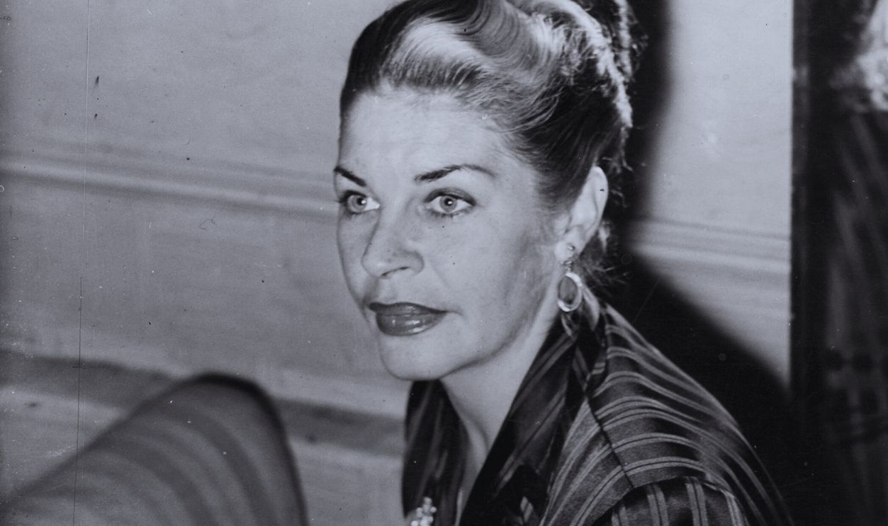 Gettyimages - 2641991, Martha Raye Sits US film comedienne Martha Raye, (1916 - ), in London, where she is appearing at the London Palladium. Original Publication: People Disc - HK0076