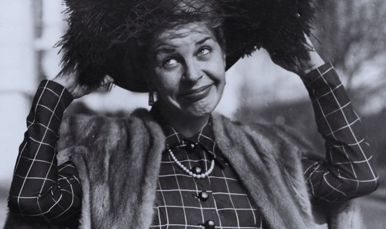 Gettyimages - 2641988, Raye In Hat The US film comedienne Martha Raye, (1916 - ), in Embankment Gardens, London. She is in London to appear at the Palladium. Original Publication: People Disc - HK0075
