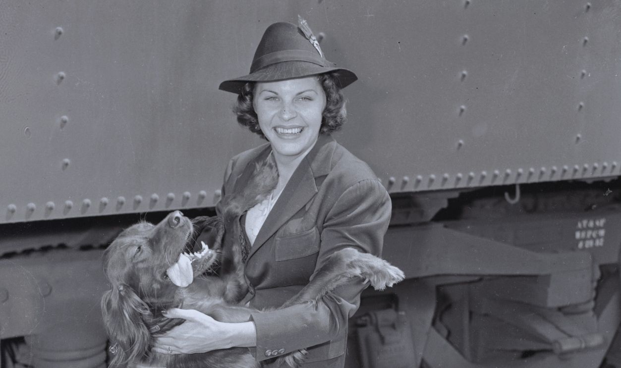 Gettyimages - 515948174, Martha Raye with Dog (Original Caption) Martha Raye, screen comedienne, who, according to reports from Hollywood, has separated from her husband of three months, Hamilton (Buddy) Westmore. Miss Raye is shown here on her arrival in Los Angeles, California, August 31, after making a series of personal appearances in the east.