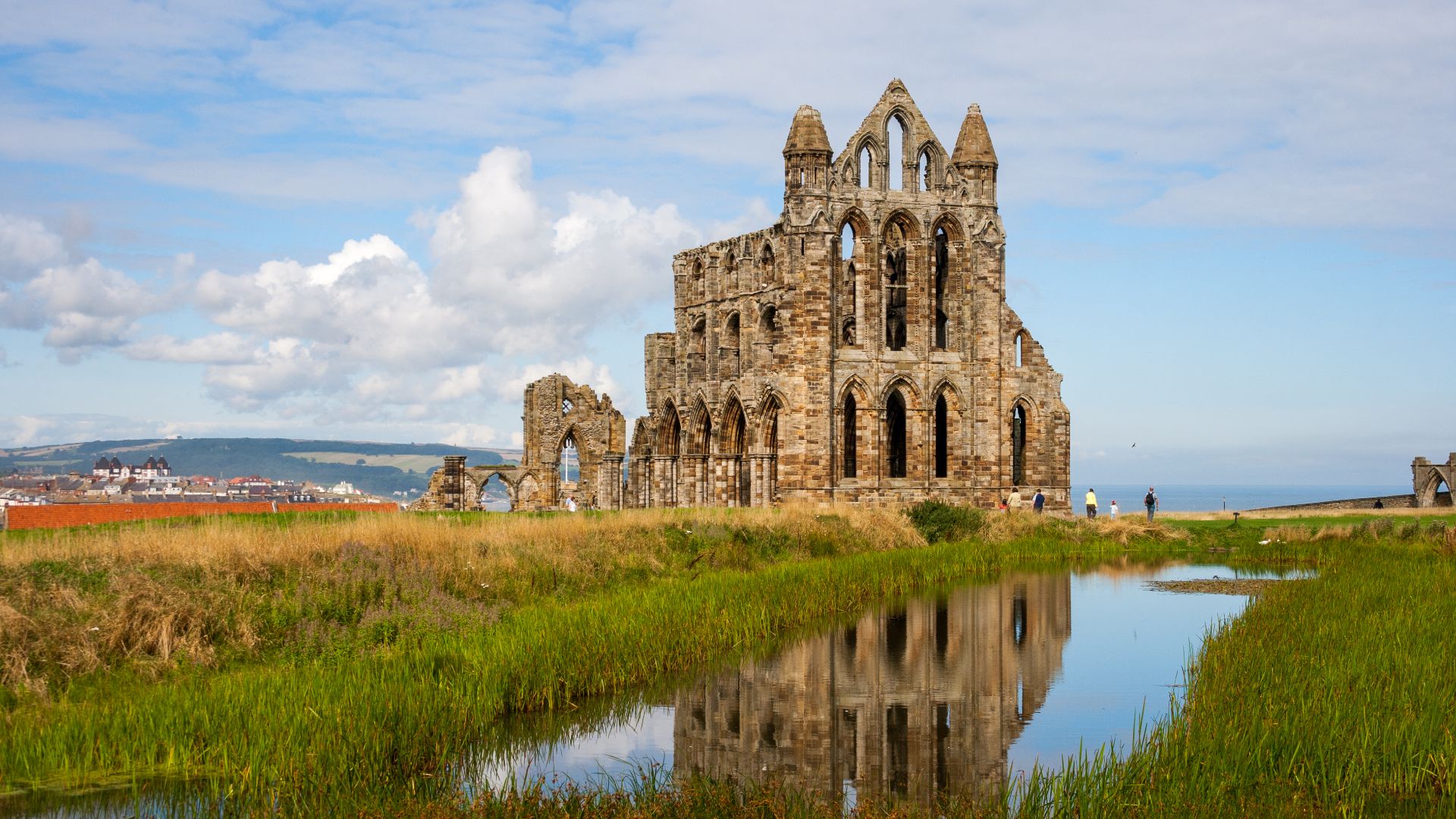 File:Whitby Abbey 1.jpg