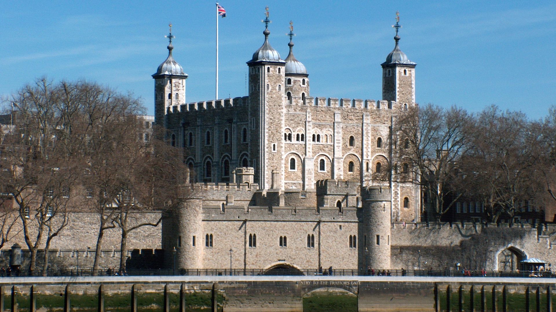 File:Tower of London, April 2006.jpg