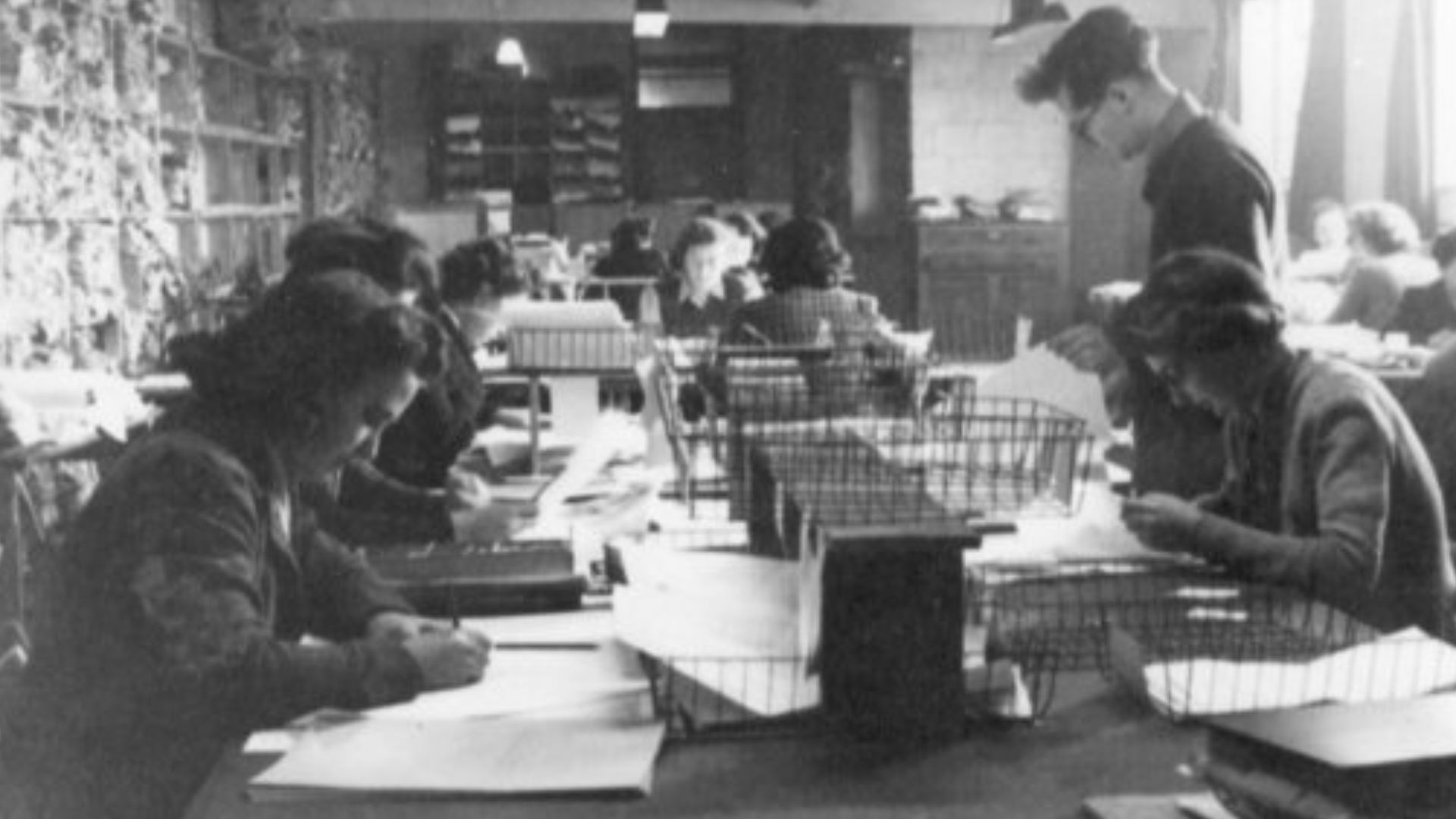 File:Women in Bletchley Park.jpg