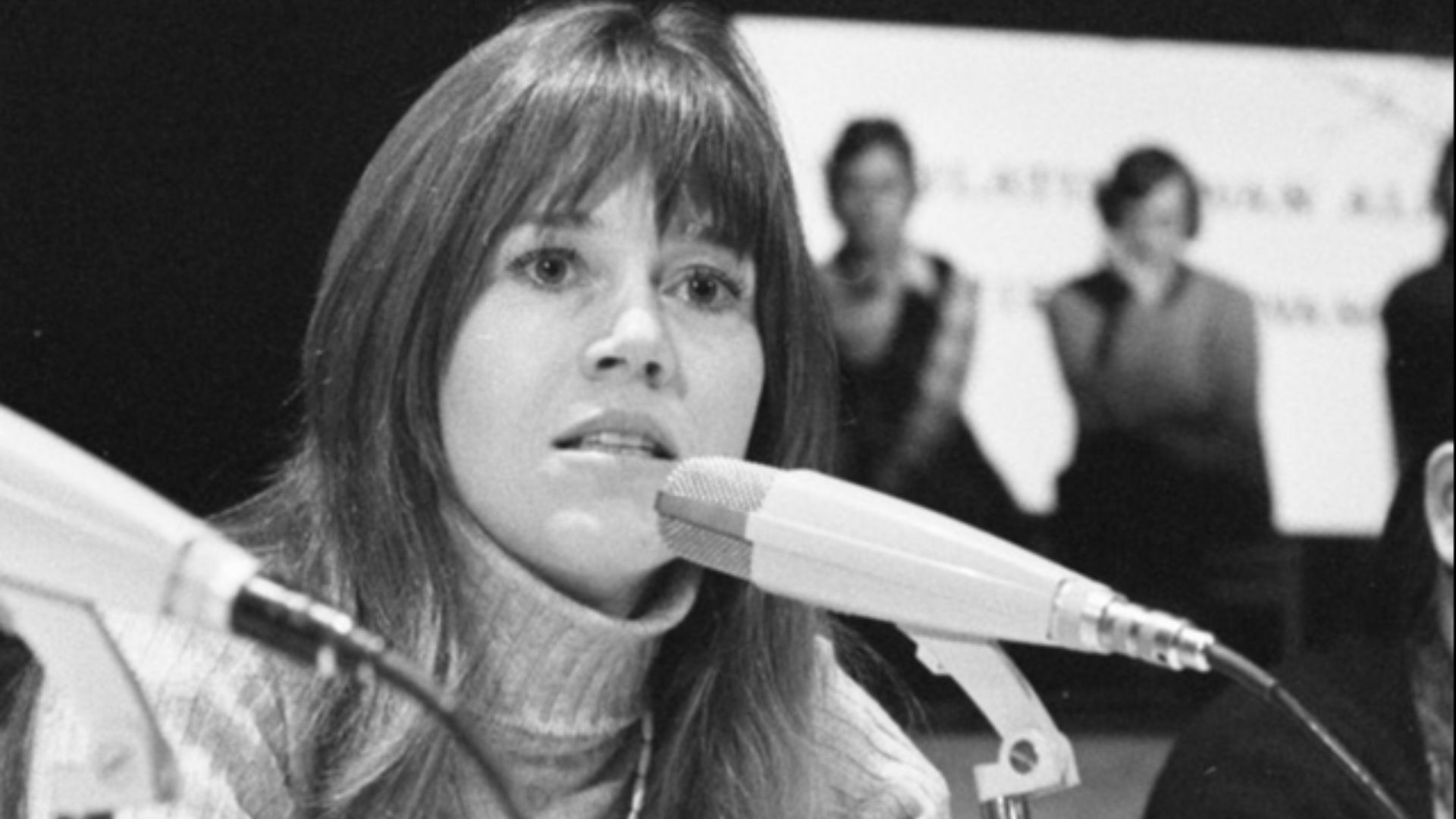 File:Jane Fonda discusses Vietnam at a press conference in Nijmegen.jpg