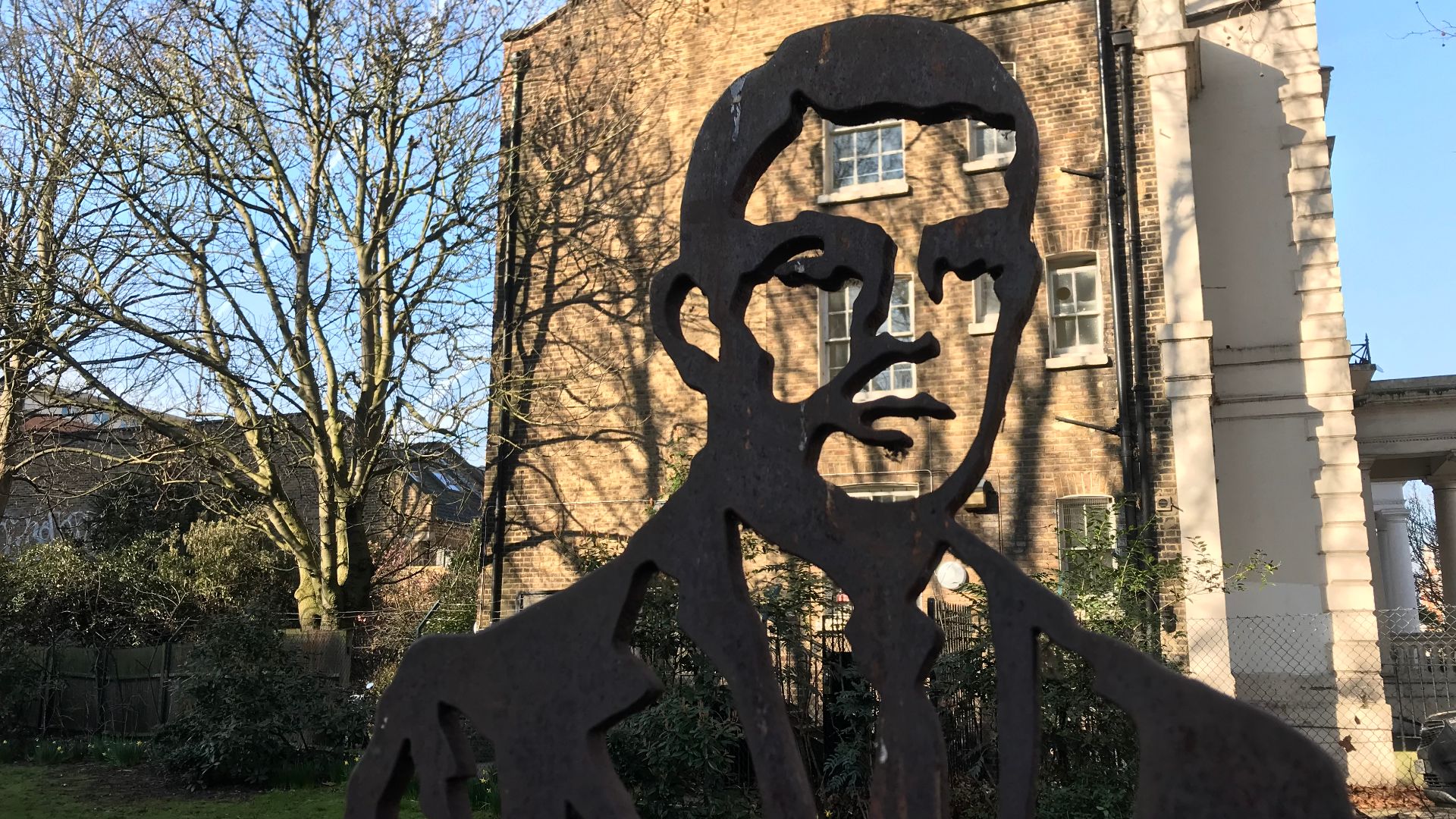 File:Alan Turing statue in Paddington.jpg