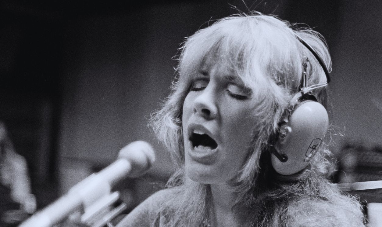 Gettyimages - 151275435, Fleetwood Mac NEW HAVEN, USA - 1st OCTOBER: Singer Stevie Nicks of British-American rock band Fleetwood Mac in a recording studio in New Haven, Connecticut, USA, October 1975.