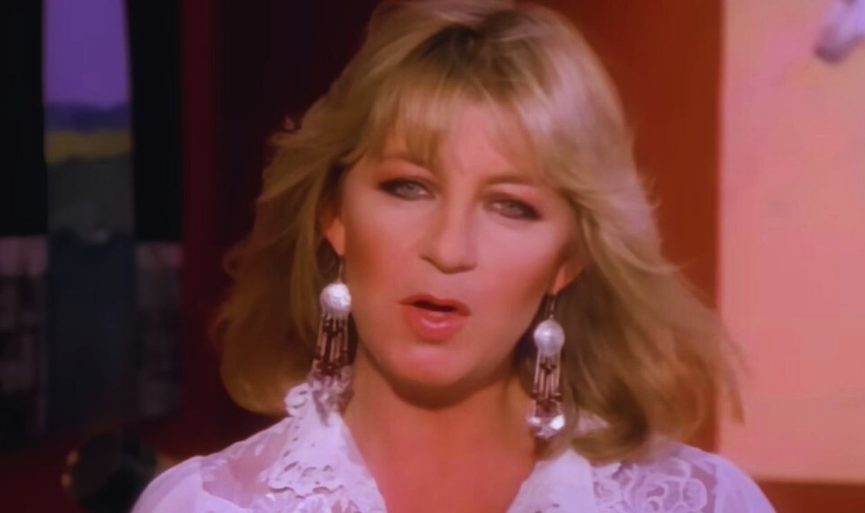 Fleetwood Mac - Hold Me 