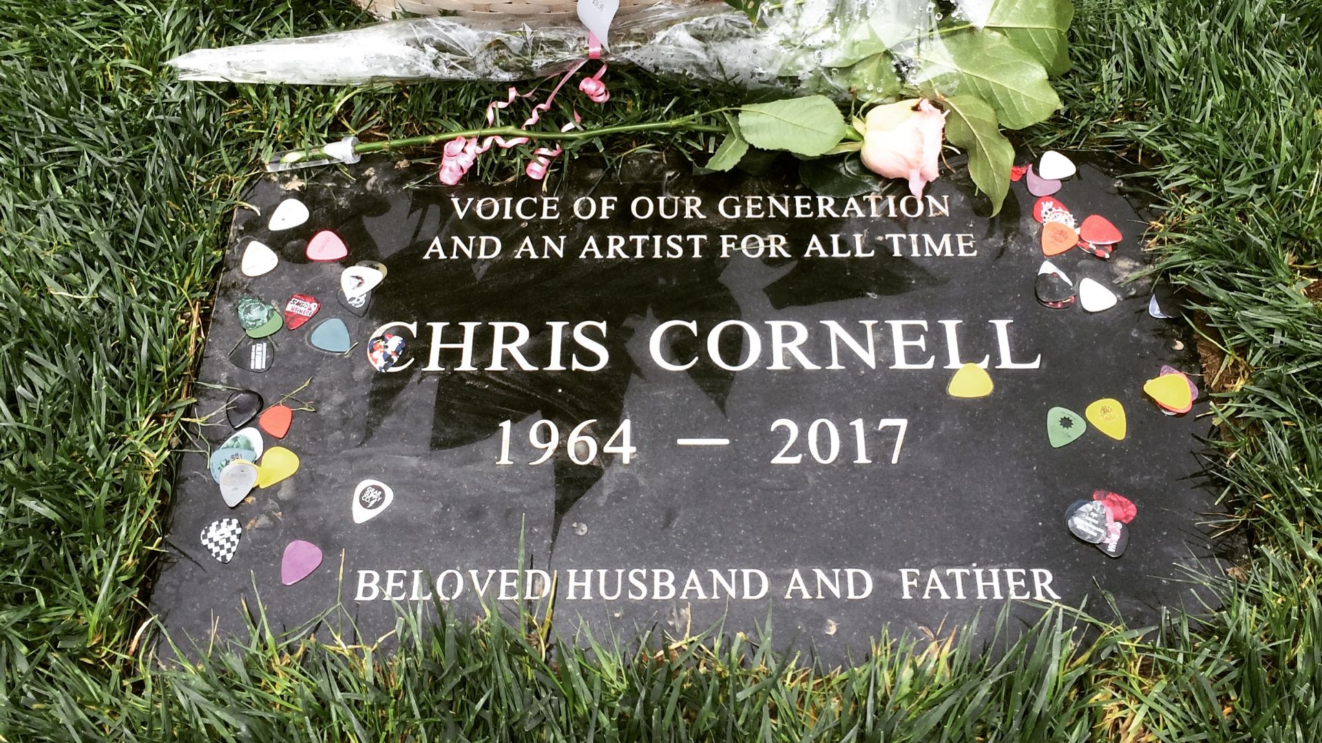 File:Chris Cornell Grave.jpg