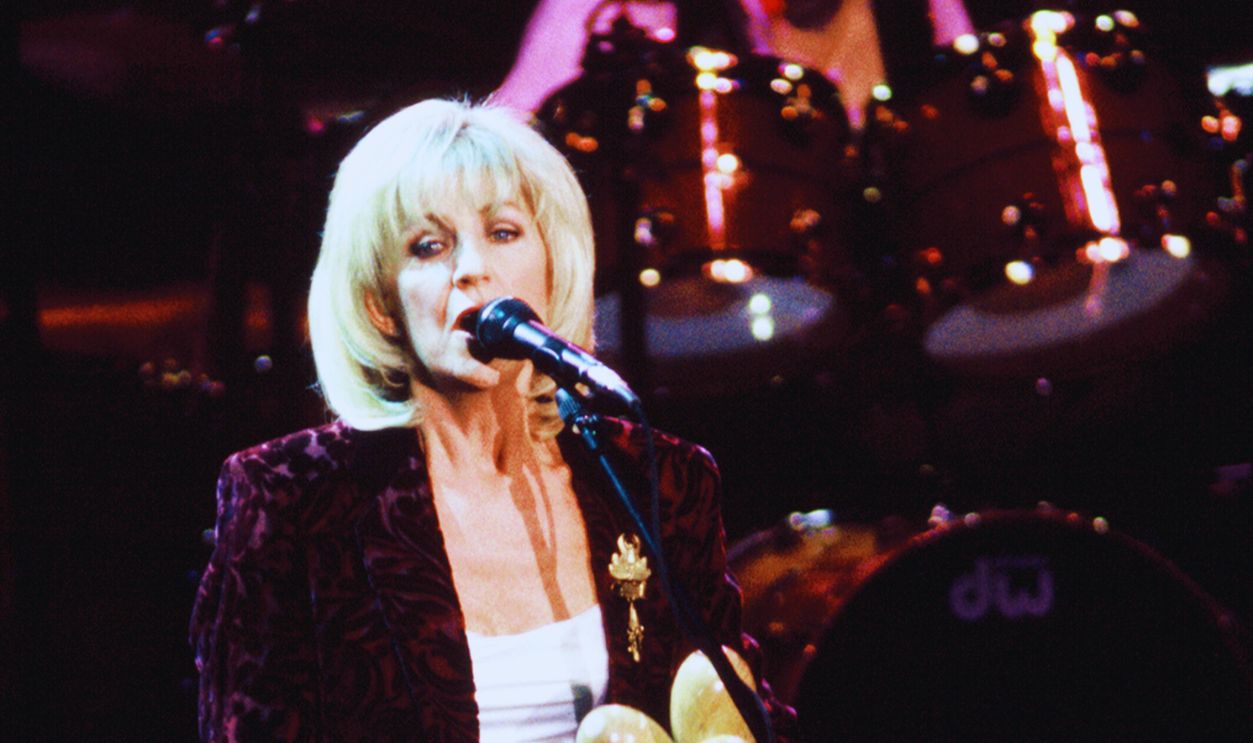 Gettyimages - 50854038, Fleetwoof Mac at Shoreline Amphitheater 1997 MOUNTAIN VIEW, CA - October 15, Christine McVie of Fleetwood Mac performing at Shoreline Amphitheater. Event held on October 15, 1997 in Mountain View, California.
