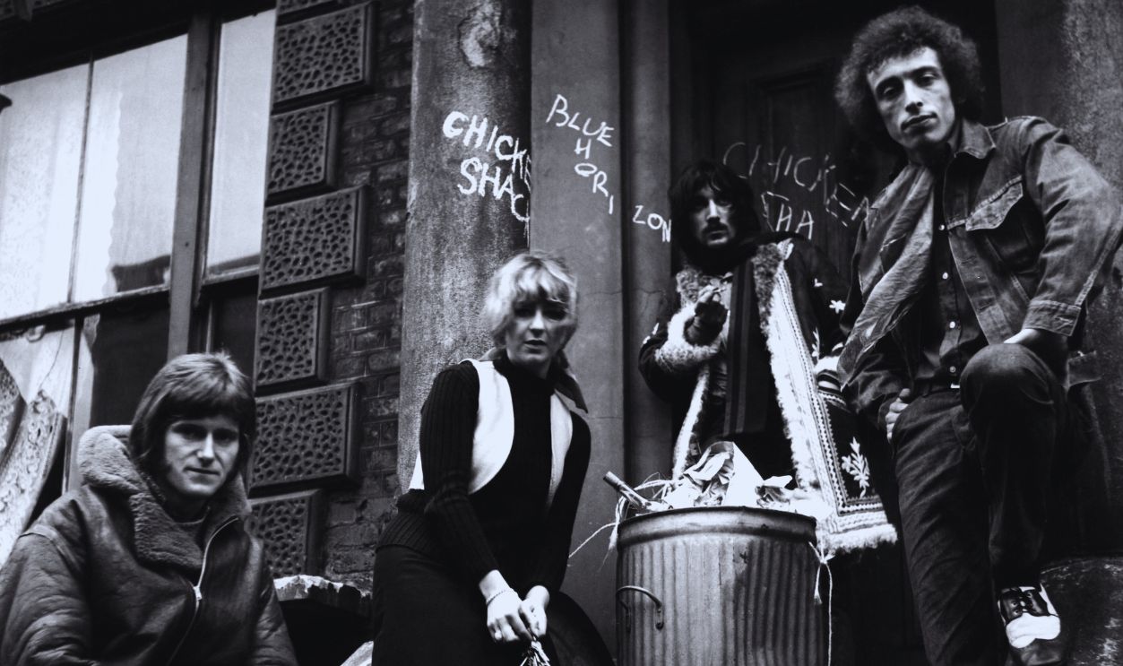 Gettyimages - 91142028, Photo of Stan WEBB and CHICKEN SHACK and Christine McVIE and Christine PERFECT UNITED KINGDOM - JANUARY 01: Photo of Stan WEBB and CHICKEN SHACK and Christine McVIE and Christine PERFECT; L-R: Andy Sylvester, Christine Perfect (later Christine McVie), Dave Bidwell (?), Stan Webb - posed, studio, group shot