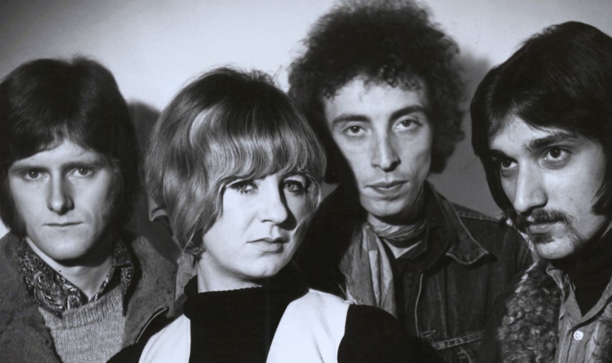 Gettyimages - 91141295, Photo of Stan WEBB and CHICKEN SHACK and Christine McVIE and Christine PERFECT UNITED KINGDOM - JANUARY 01: Photo of Stan WEBB and CHICKEN SHACK and Christine McVIE and Christine PERFECT; L-R: Andy Sylvester, Christine Perfect (later Christine McVie), Stan Webb, Dave Bidwell (?) - posed, studio, group shot