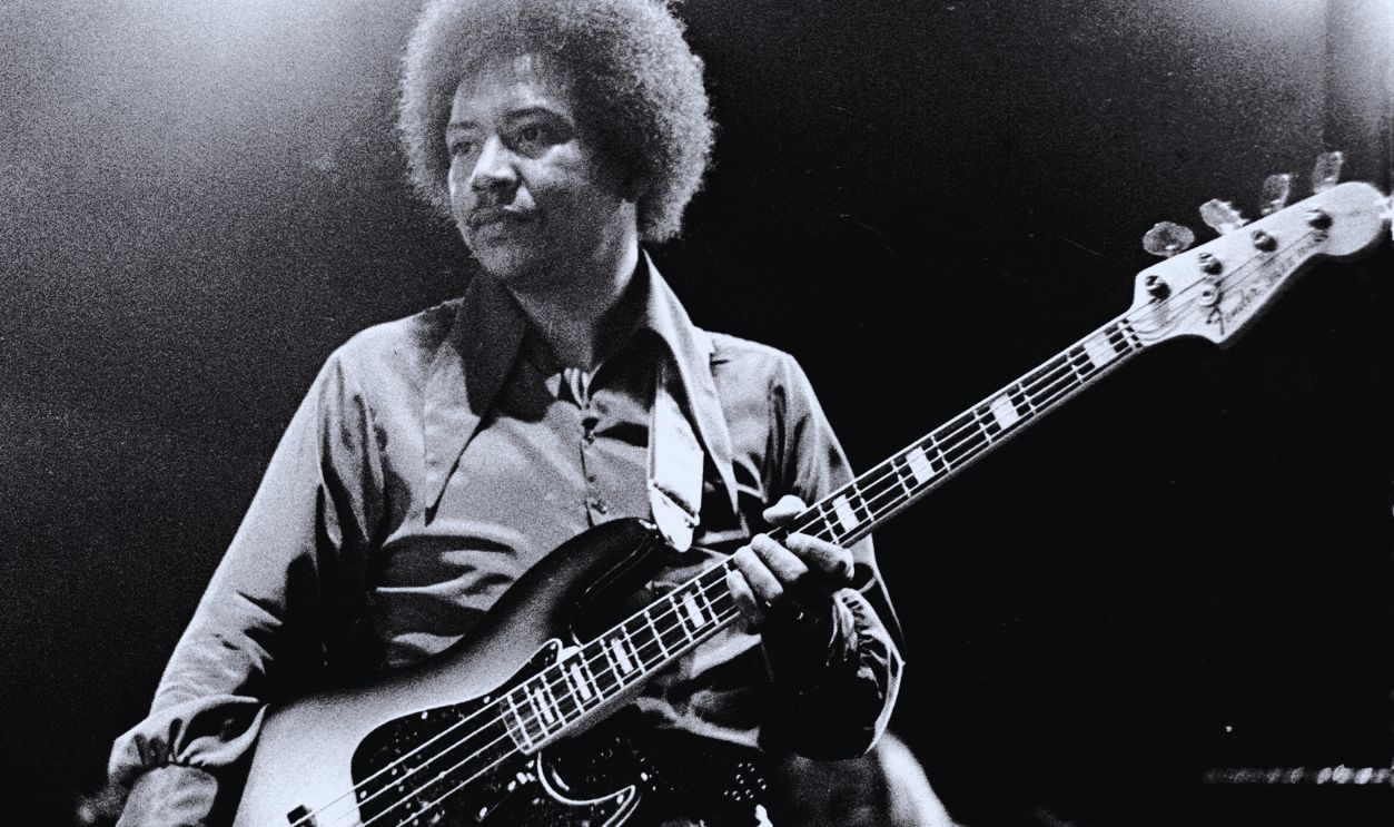 Gettyimages - 83675385, Jimi Hendrix File Photos Billy Cox performs with the Jimi Hendrix Experience at the Isle of Wight Festival, August 1970