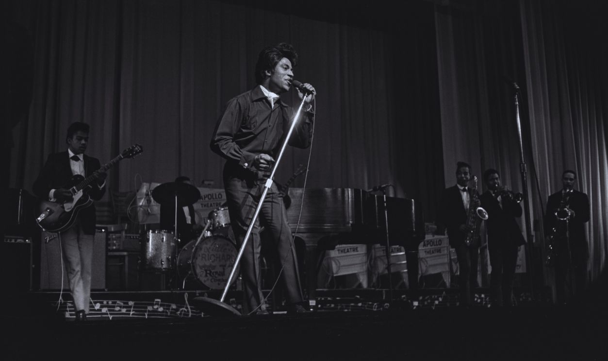 Gettyimages - 1319210922, Little Richard Plays The Apollo American singer-songwriter and pianist Little Richard (1932-2020) performing with his Royal Company on stage at the Apollo Theater in the Harlem neighbourhood of Manhattan, New York City, New York, circa 1965. Jimi Hendrix performed with Little Richard's Royal Company from the early sixties through to 1965. 