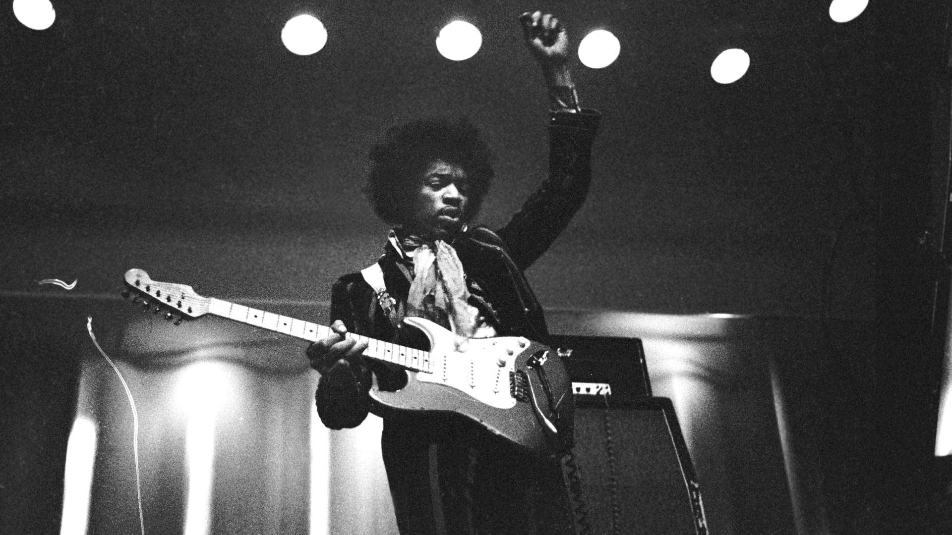 File:Jimi-Hendrix-1967-Helsinki.jpg