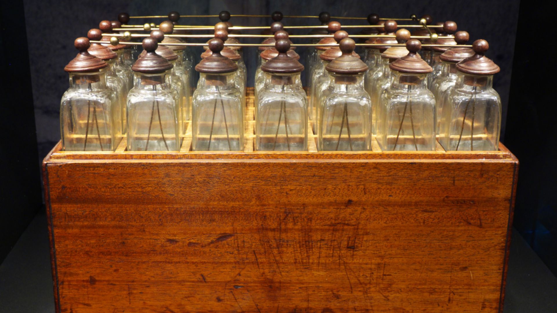 File:Leyden battery.jpg