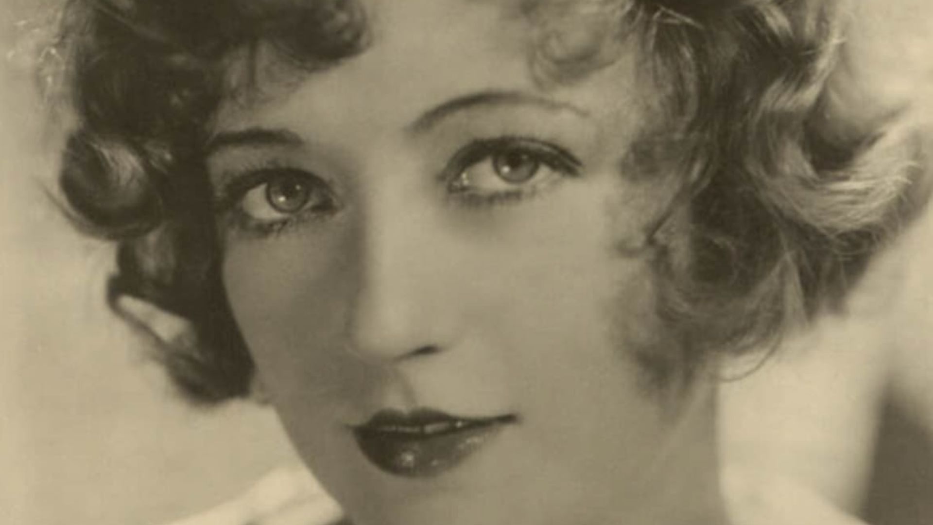 File:Marion Davies, 1928.jpg