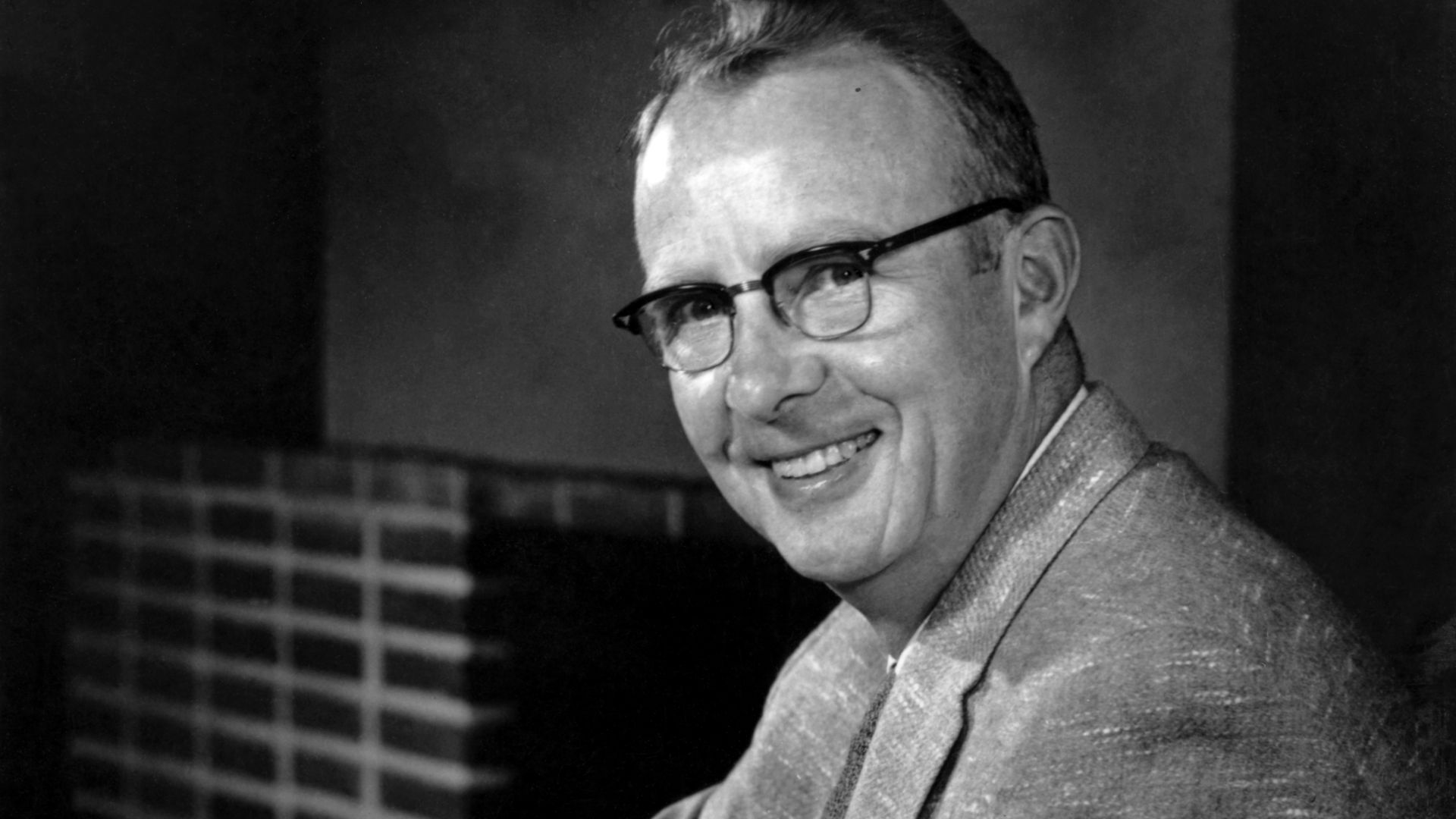 File:Portrait of Luis Alvarez.jpg