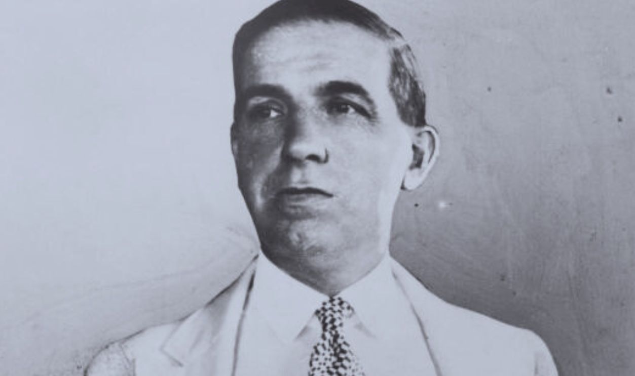 Italian-born American swindler Charles Ponzi (1882 - 1949), circa 1920. Ponzi served 14 years in jail after the 1920 collapse of his fraudulent investment scheme, whereby early investors were paid from the investments of later investors. Such frauds have since been known as Ponzi schemes. (Photo by Pictorial Parade/Archive Photos/Getty Images)
