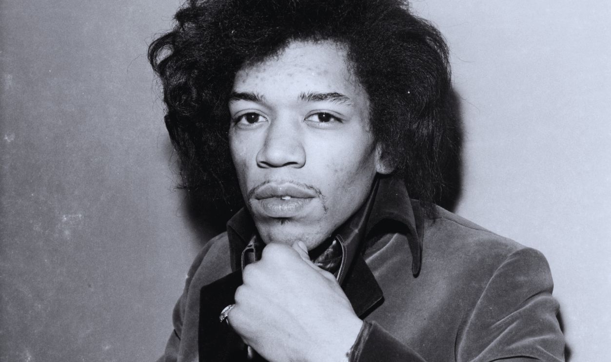 Gettyimages - 84893027, Photo of Jimi HENDRIX UNITED KINGDOM - JANUARY 01: Photo of Jimi HENDRIX; Posed portrait of Jimi Hendrix at home