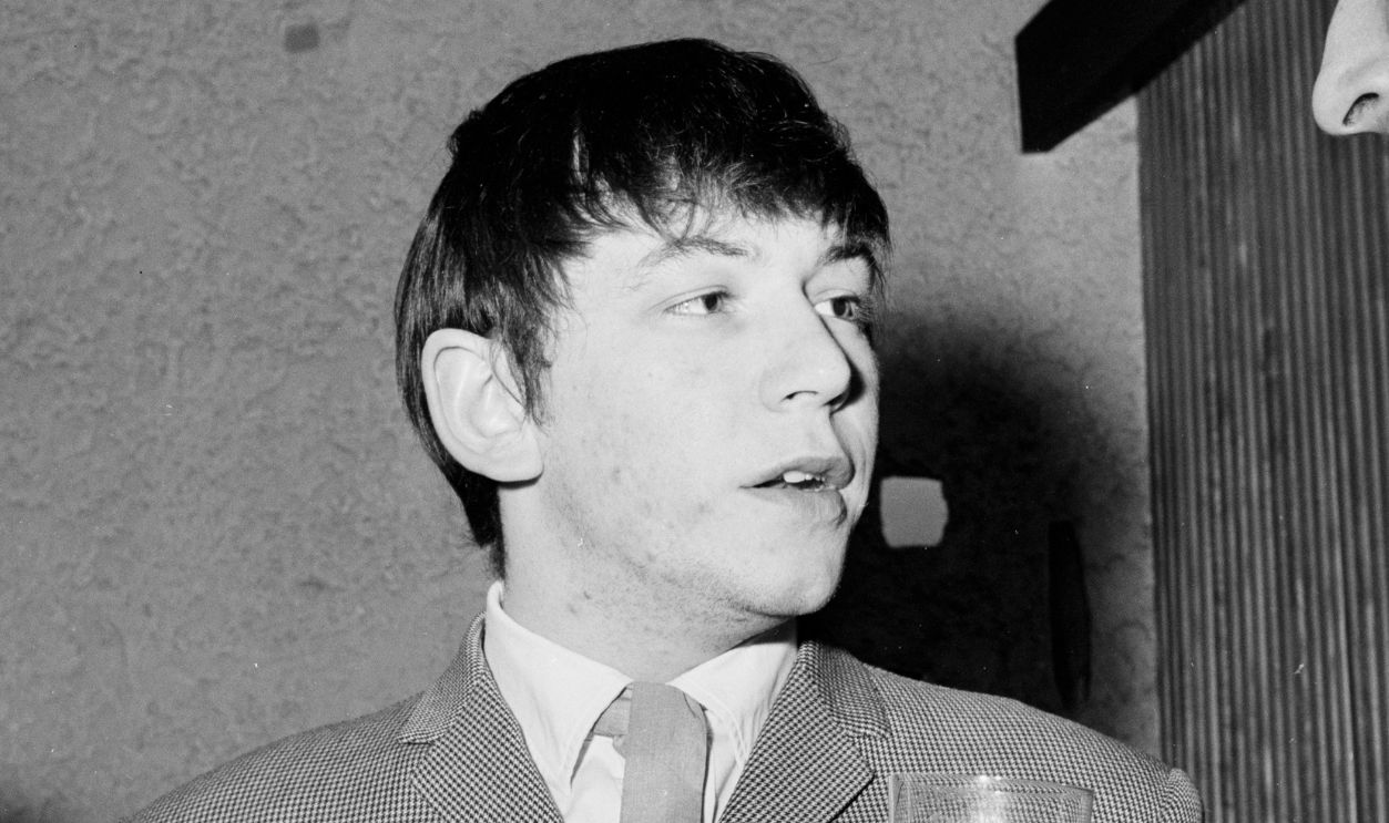 Gettyimages - 1261340259, The Animals' à Paris Eric Burdon, le chanteur de 'The Animals' lors d'une réception donnée dans un restaurant en leur honneur, à Paris, France le 15 décembre 1964.