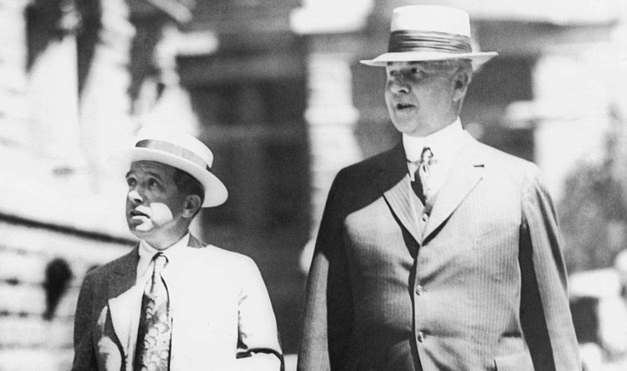 Charles Ponzi, left, on way to court with sheriff Earl Blake of Plymouth, MA.