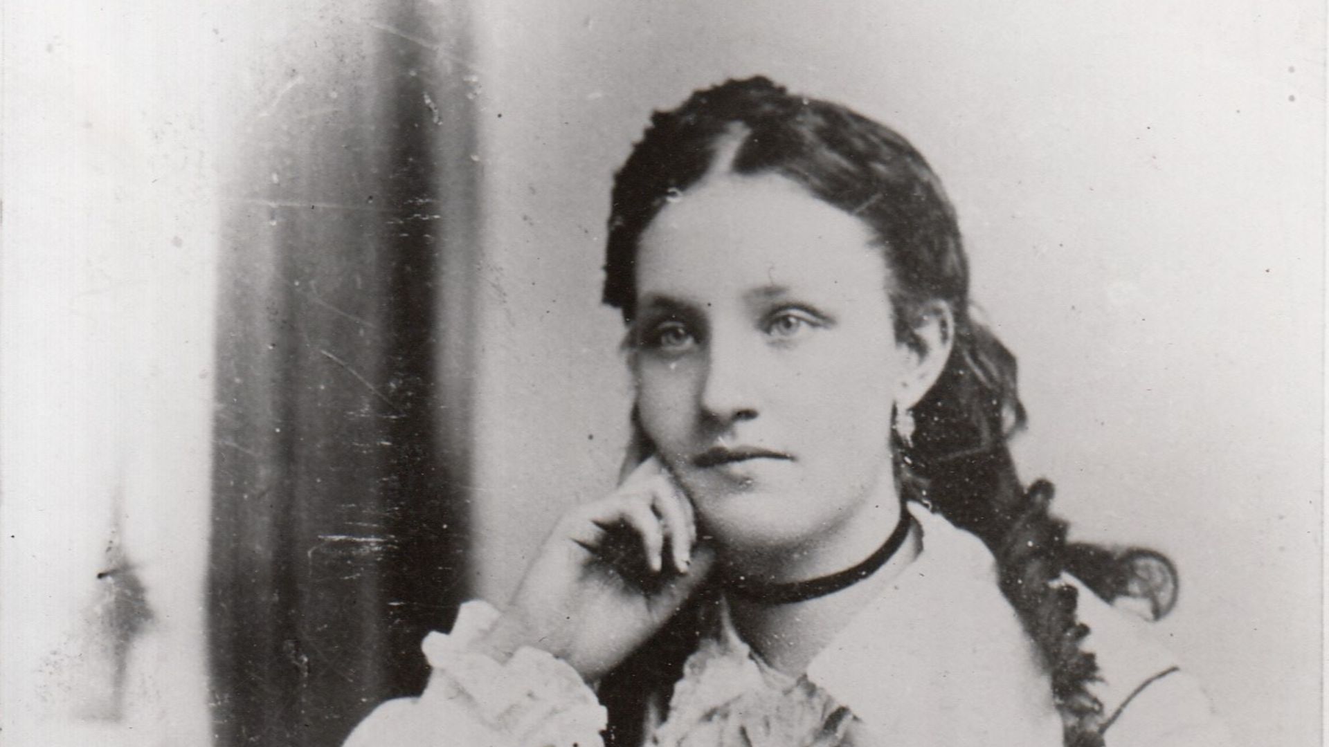 File:Mary Stilwell Edison, seated (75b9684bbc7b4625be15d5738a00ae3f).jpg