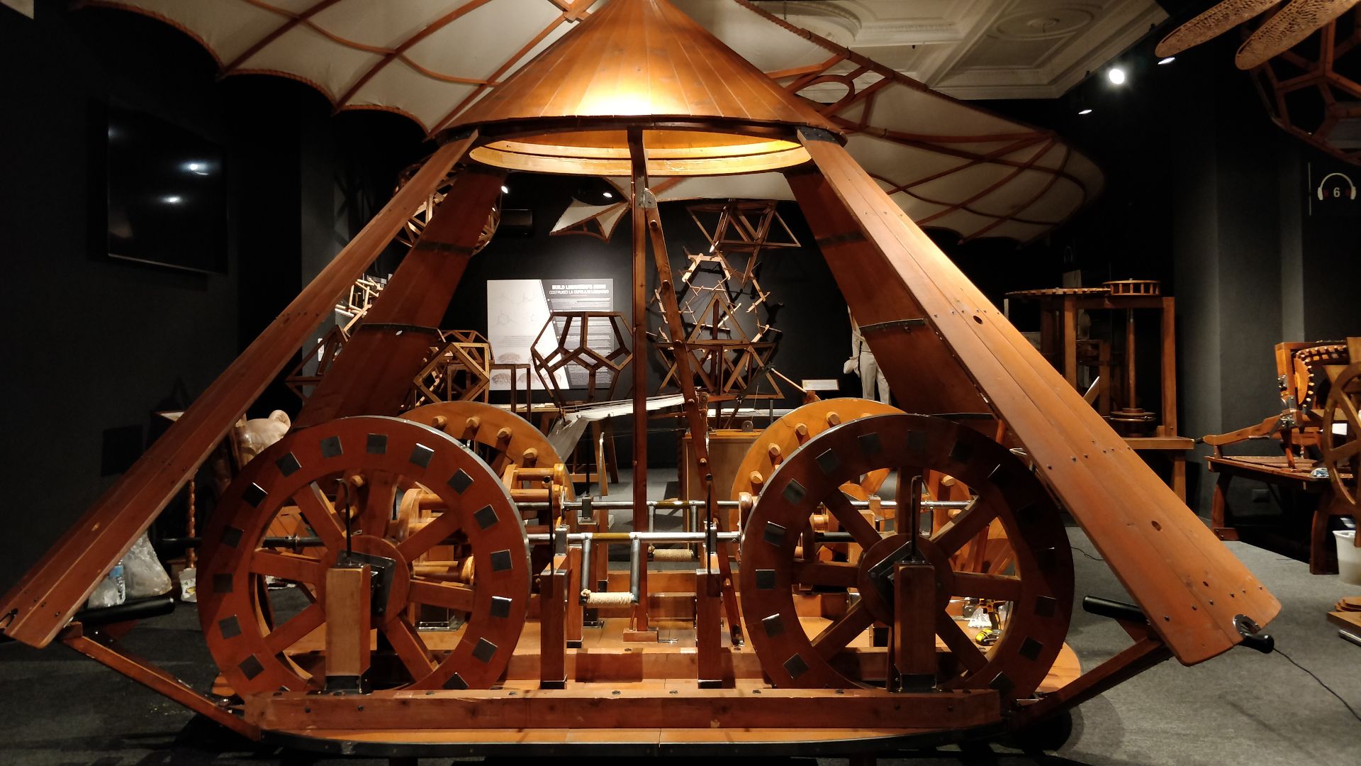 File:Carro Armato interattivo tratto dal disegno di Leonardo da Vinci.jpg