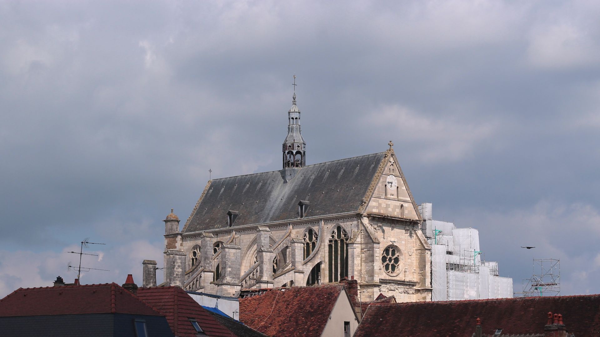 File:Église Saint-Florentin vue depuis le Prieuré de Saint-Florentin.jpg